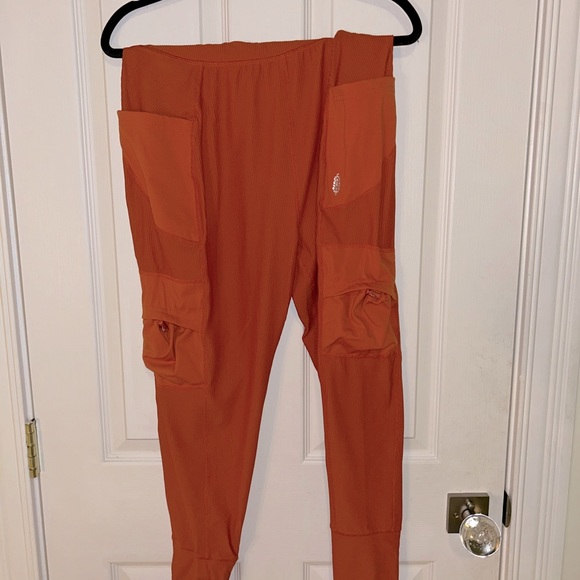 NWOT FP Movement Take a Hike Harem Pants Dried Saffron Like New Women’s Small - Picture 5 of 5